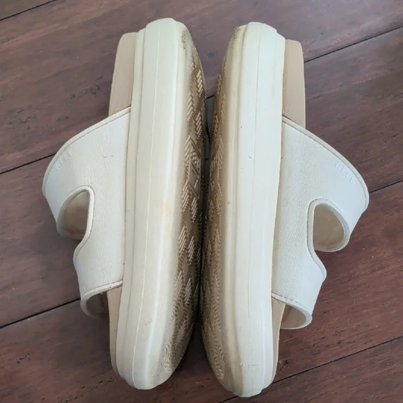 Reef Cream Double Strap Sandals - Picture 7 of 10